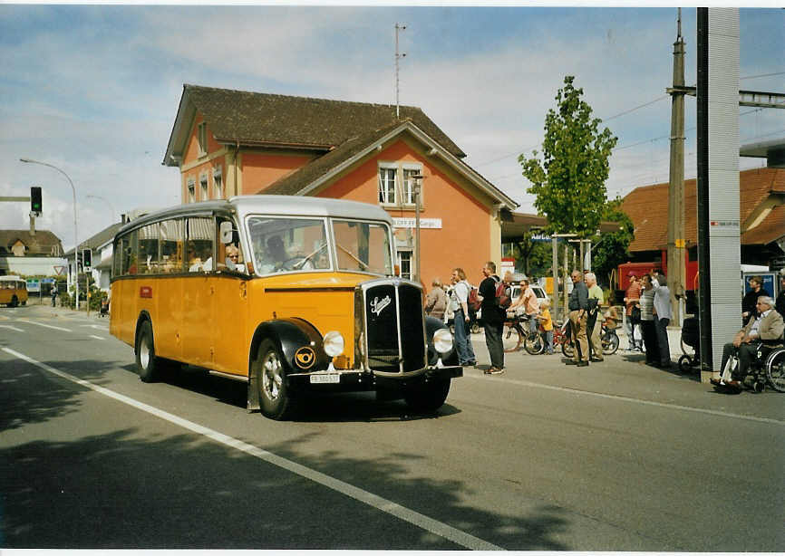 (085'006) - Schlapp, Cottens - FR 300'537 - Saurer/Saurer (ex SATEG, Lausanne; ex P 23'086; ex P 2138) am 13. Mai 2006 beim Bahnhof Aarberg