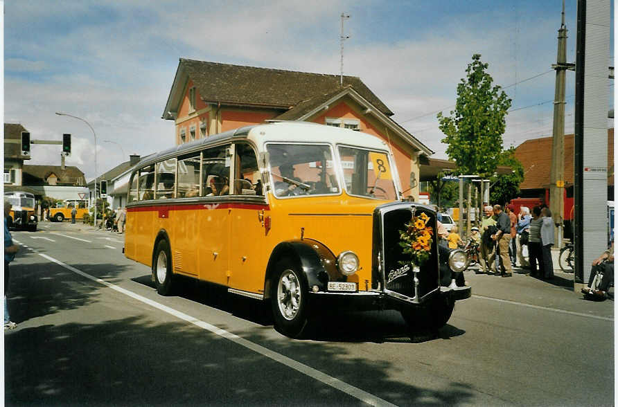 (085'013) - Aerni, Aarberg - BE 52'303 - Berna/Lauber (ex Peter, Luthern Bad; ex Karbacher, Ksnacht; ex Eberhard, Hri; ex Lathion, Sion) am 13. Mai 2006 beim Bahnhof Aarberg