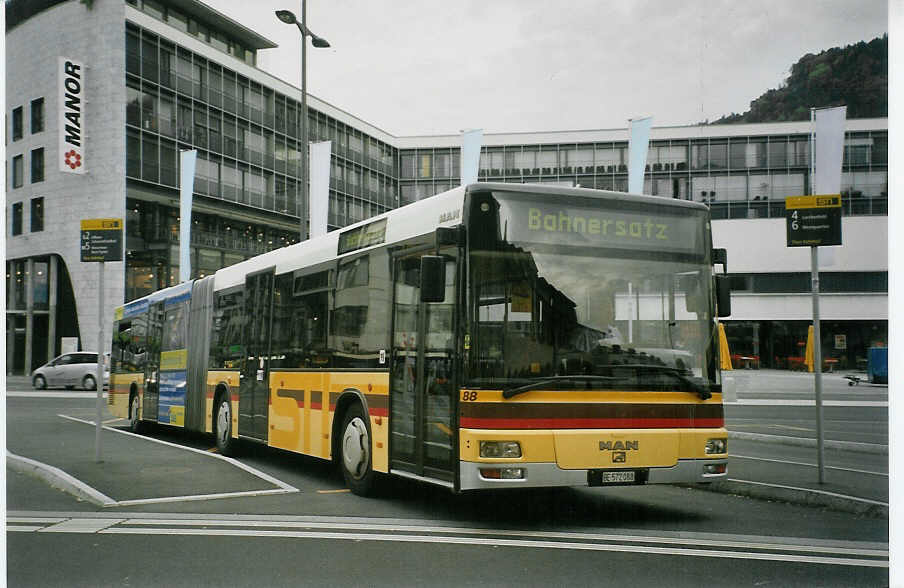 (085'205) - STI Thun - Nr. 88/BE 572'088 - MAN am 18. Mai 2006 beim Bahnhof Thun