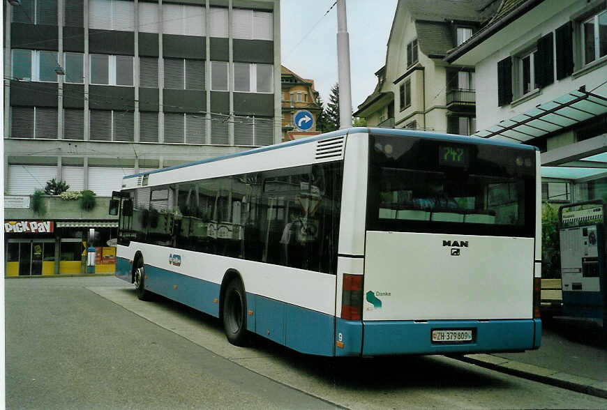 (085'617) - Gut, Binz - Nr. 9/ZH 379'809 - MAN am 25. Mai 2006 in Zrich, Klusplatz