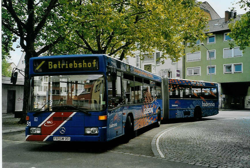 (087'212) - VAG Freiburg - Nr. 951/FR-SW 951 - Mercedes am 8. Juli 2006 in Freiburg, Siegesdenkmal