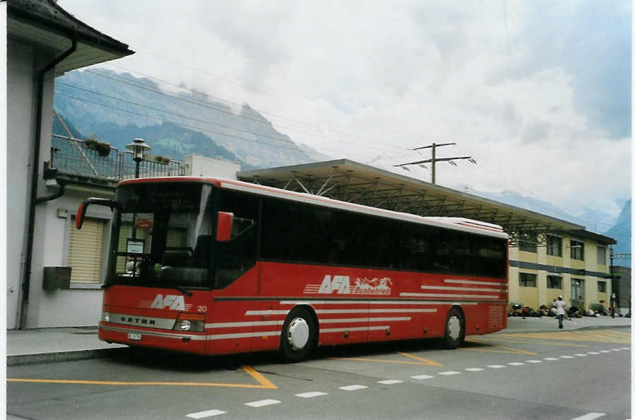 (087'218) - AFA Adelboden - Nr. 20/BE 26'706 - Setra (ex Nr. 6) am 9. Juli 2006 beim Bahnhof Frutigen