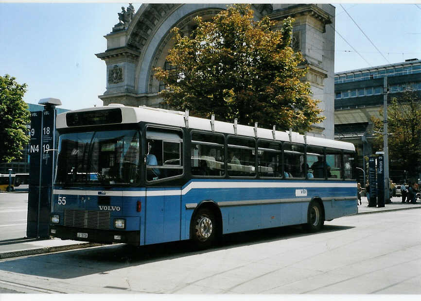 (087'508) - VBL Luzern - Nr. 55/LU 15'728 - Volvo/Hess am 25. Juli 2006 beim Bahnhof Luzern