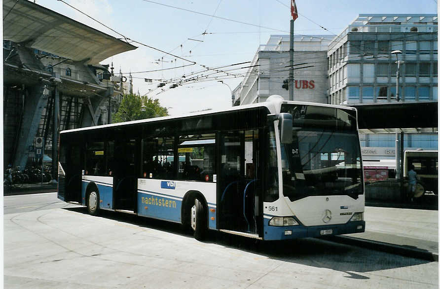 (087'518) - VBL Luzern - Nr. 561/LU 15'597 - Mercedes (ex Gowa, Luzern Nr. 61) am 25. Juli 2006 beim Bahnhof Luzern