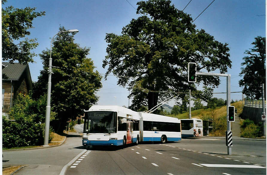 (087'523) - VBL Luzern - Nr. 201 - Hess/Hess Gelenktrolleybus am 25. Juli 2006 in Luzern, Unterlchli