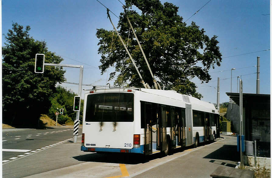 (087'529) - VBL Luzern - Nr. 210 - Hess/Hess Gelenktrolleybus am 25. Juli 2006 in Luzern, Unterlchli