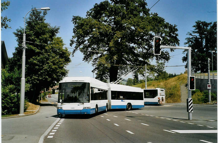 (087'530) - VBL Luzern - Nr. 210 - Hess/Hess Gelenktrolleybus am 25. Juli 2006 in Luzern, Unterlchli