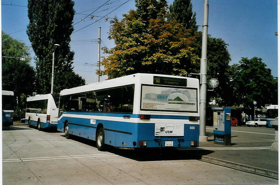 (087'602) - VBL Luzern - Nr. 555/LU 15'102 - Mercedes (ex Gowa, Luzern Nr. 55) am 25. Juli 2006 beim Bahnhof Luzern