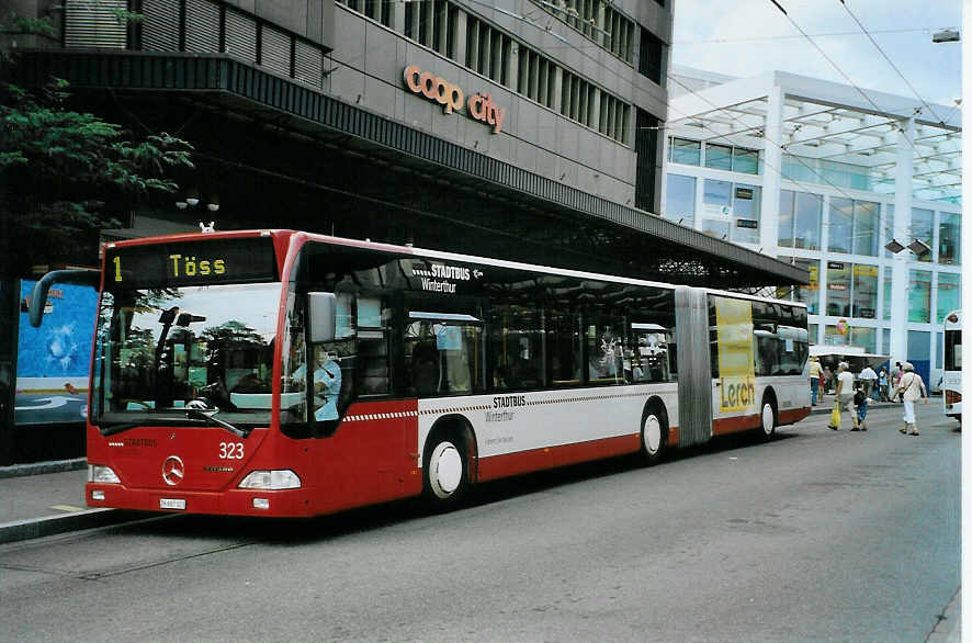 (088'216) - SW Winterthur - Nr. 323/ZH 687'323 - Mercedes am 28. Juli 2006 beim Hauptbahnhof Winterthur