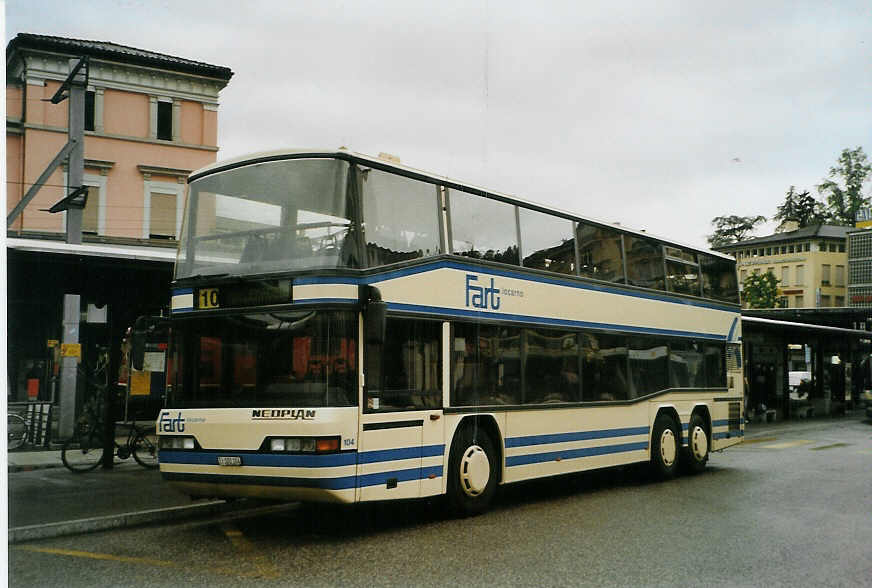 (088'631) - FART Locarno - Nr. 104/TI 101'104 - Neoplan am 3. August 2006 beim Bahnhof Locarno