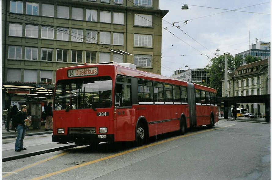 (088'923) - Bernmobil, Bern - Nr. 284/BE 419'284 - Volvo/R&J-Hess-Gangloff am 14. August 2006 beim Bahnhof Bern