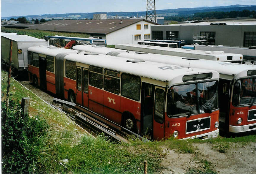 (089'028) - TL Lausanne - Nr. 453 - MAN am 19. August 2006 in Safnern, BTR