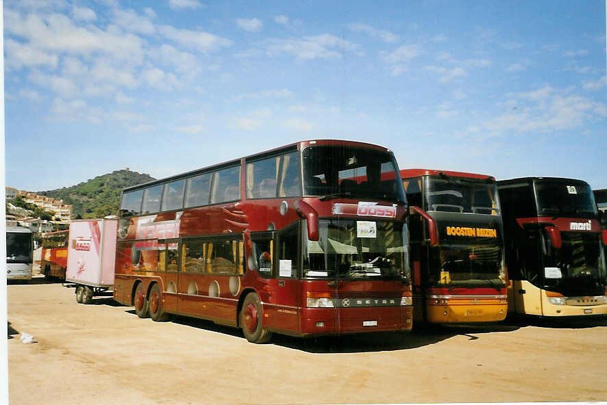 (090'001) - Aus der Schweiz: Gssi, Horw - LU 15'120 - Setra am 7. Oktober 2006 in St. Susanna, Parkplatz