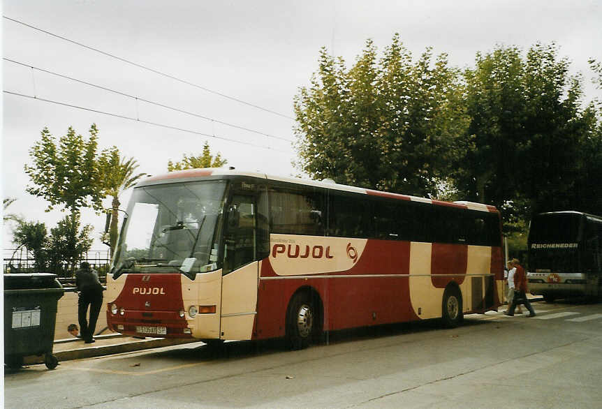 (090'034) - Pujol, Lloret de Mar - Nr. 208/GI 5135 AY - Iveco/Pegaso am 8. Oktober 2006 in Calella, Strand