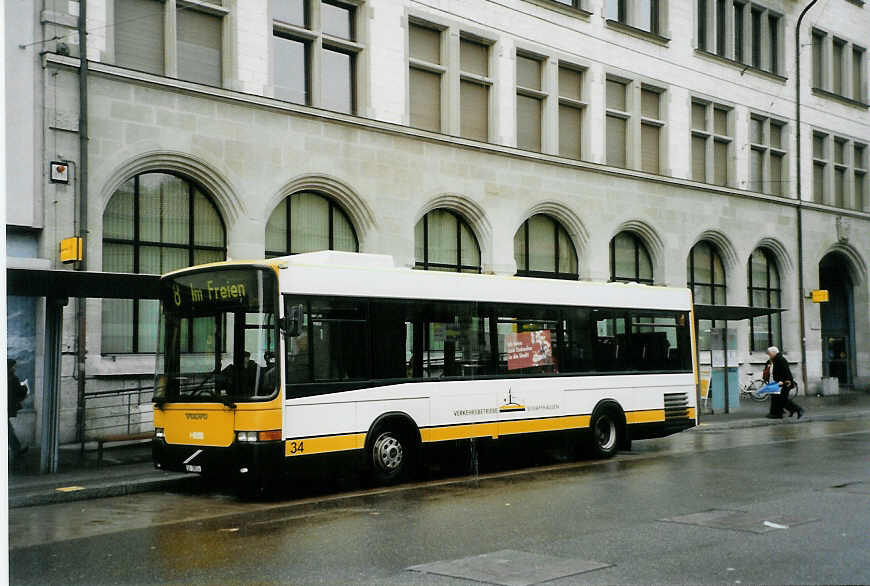 (090'535) - VBSH Schaffhausen - Nr. 34/SH 38'034 - Volvo/Hess am 11. November 2006 beim Bahnhof Schaffhausen