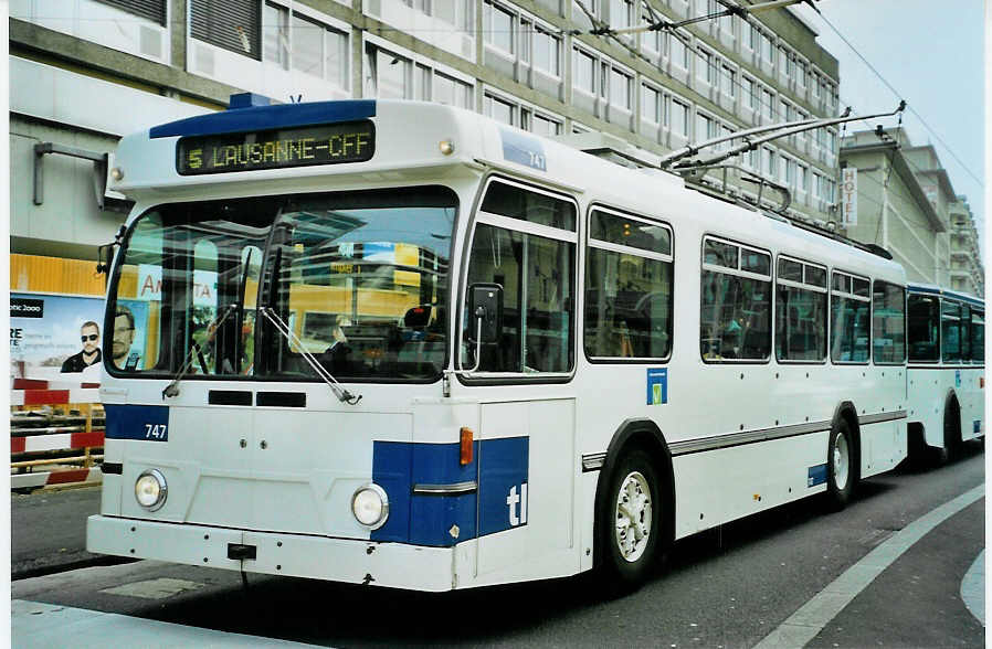 (092'600) - TL Lausanne - Nr. 747 - FBW/Hess Trolleybus am 17. Mrz 2007 beim Bahnhof Lausanne