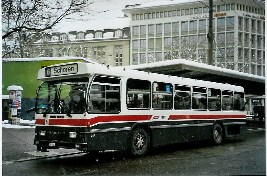 (093'032) - VBSG St. Gallen - Nr. 217/SG 141'217 - Saurer/Hess am 22. Mrz 2007 beim Bahnhof St. Gallen