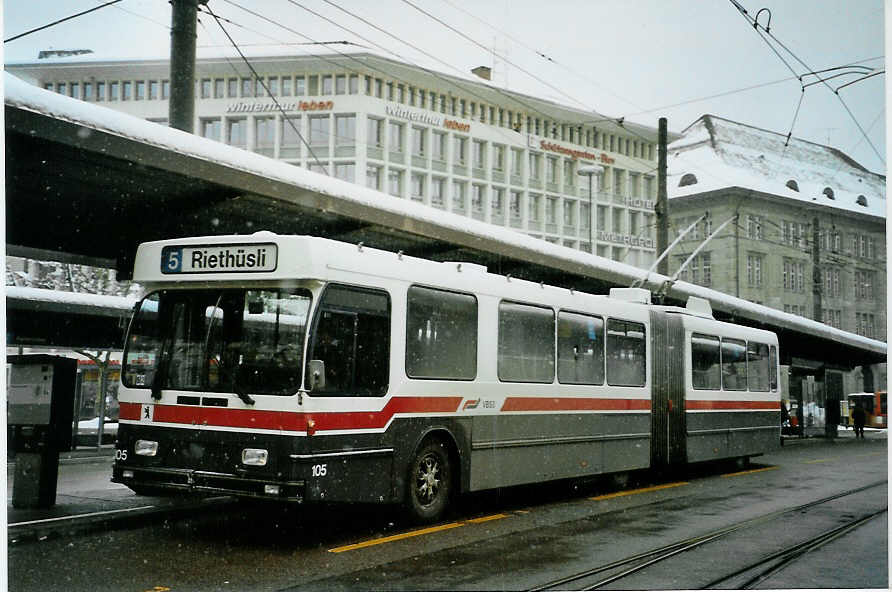 (093'034) - VBSG St. Gallen - Nr. 105 - Saurer/Hess Gelenktrolleybus am 22. Mrz 2007 beim Bahnhof St. Gallen