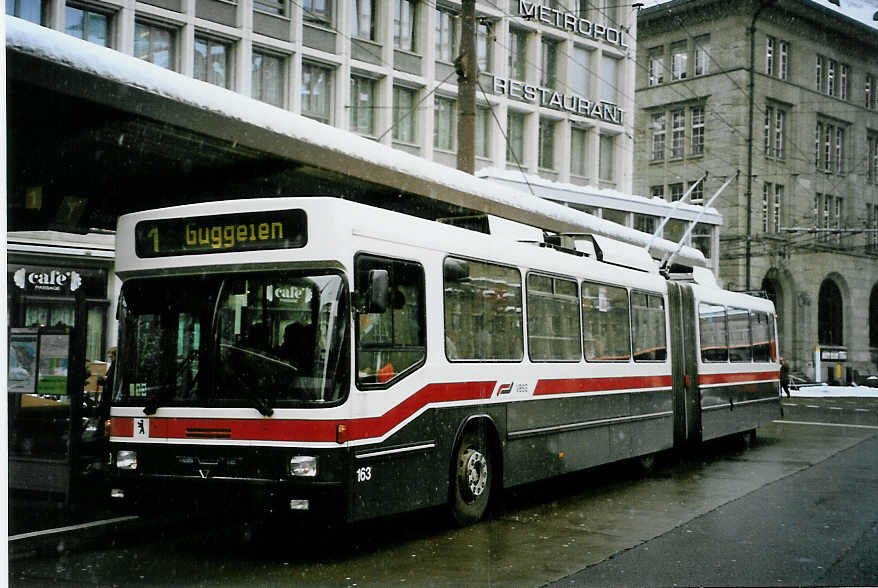 (093'102) - VBSG St. Gallen - Nr. 163 - NAW/Hess Gelenktrolleybus am 22. Mrz 2007 beim Bahnhof St. Gallen