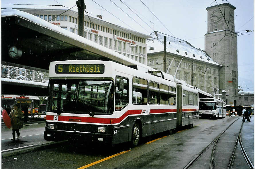 (093'108) - VBSG St. Gallen - Nr. 166 - NAW/Hess Gelenktrolleybus am 22. Mrz 2007 beim Bahnhof St. Gallen