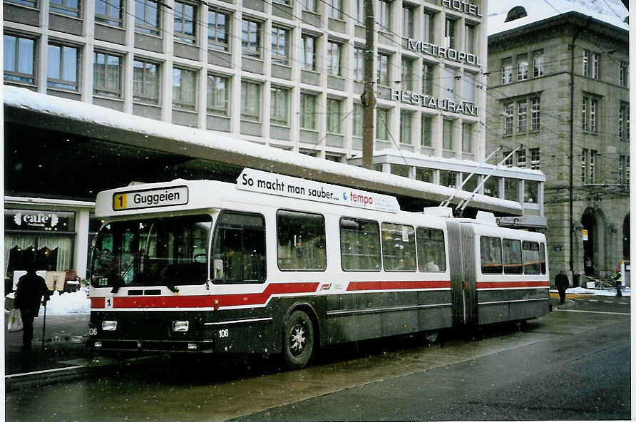 (093'109) - VBSG St. Gallen - Nr. 106 - Saurer/Hess Gelenktrolleybus am 22. Mrz 2007 beim Bahnhof St. Gallen