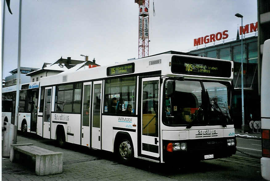 (093'132) - WilMobil, Wil - Nr. 226/SG 225'430 - Neoplan am 22. Mrz 2007 beim Bahnhof Wil