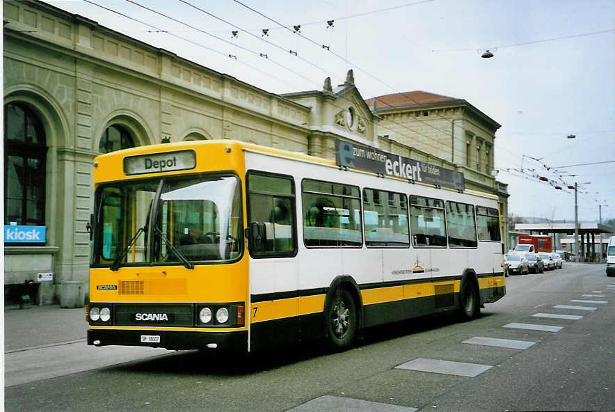 (093'220) - VBSH Schaffhausen - Nr. 7/SH 38'007 - Scania/FHS am 22. Mrz 2007 beim Bahnhof Schaffhausen