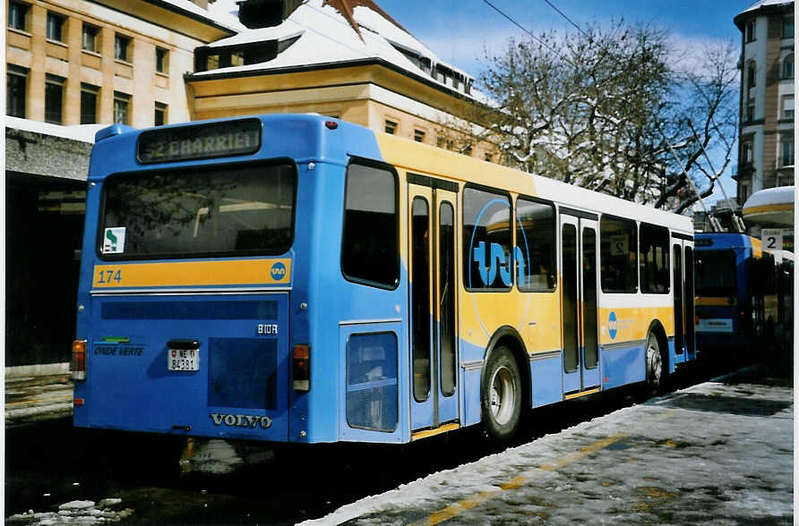 (093'405) - TC La Chaux-de-Fonds - Nr. 174/NE 84'381 - Volvo/Lauber am 25. Mrz 2007 beim Bahnhof La Chaux-de-Fonds