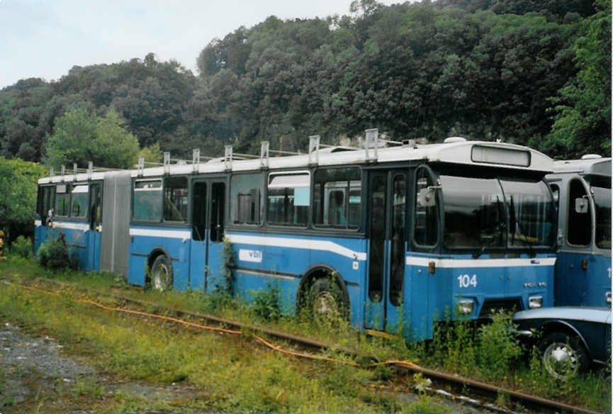 (095'211) - VBL Luzern - Nr. 104 - Volvo/Hess am 2. Juni 2007 in Nfels