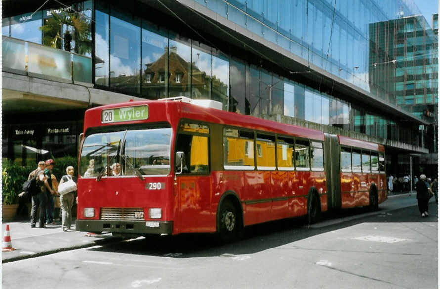 (095'415) - Bernmobil, Bern - Nr. 290/BE 419'290 - Volvo/R&J-Hess-Gangloff am 8. Juni 2007 beim Bahnhof Bern