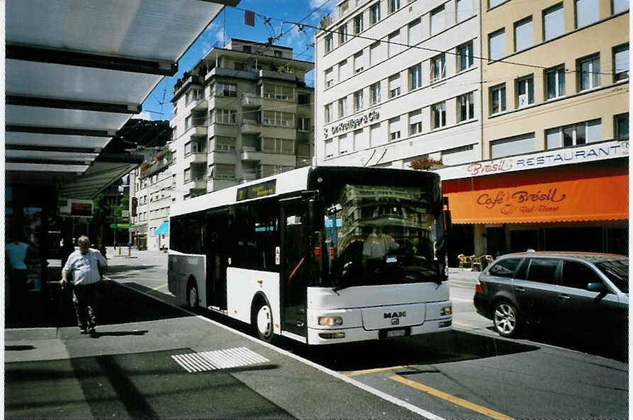 (095'928) - Funi-Car, Biel - Nr. 4/BE 107'904 - MAN am 7. Juli 2007 beim Bahnhof Biel