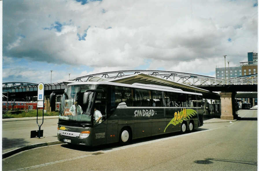 (096'029) - Palm, Pforzheim - PF-HP 110 - Setra am 9. Juli 2007 beim Bahnhof Freiburg