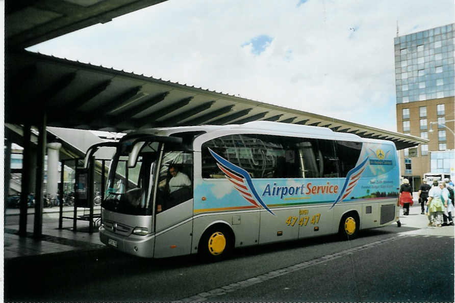 (096'030) - Freiburger-Reisedienst, Freiburg - FR-AZ 700 - Mercedes am 9. Juli 2007 beim Bahnhof Freiburg