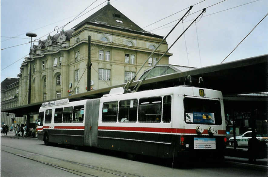 (096'427) - VBSG St. Gallen - Nr. 111 - Saurer/Hess Gelenktrolleybus am 21. Juli 2007 beim Bahnhof St. Gallen