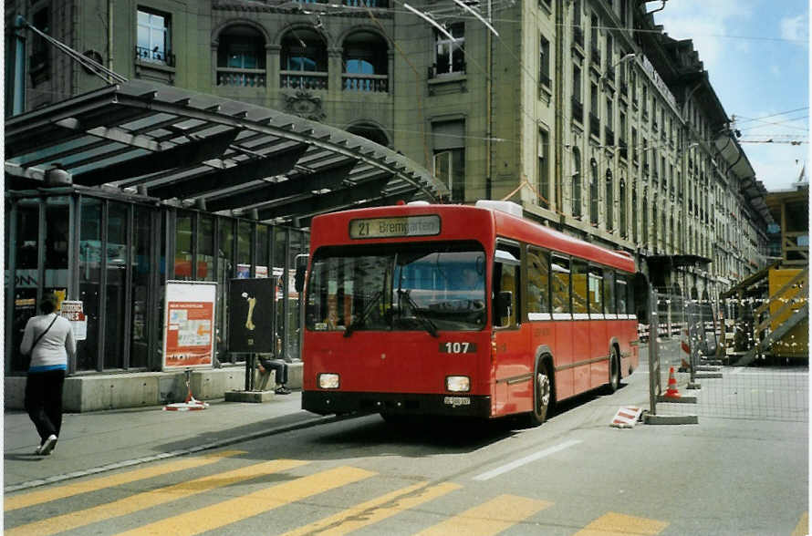 (097'134) - Bernmobil, Bern - Nr. 107/BE 500'107 - Volvo/R&J am 12. August 2007 beim Bahnhof Bern