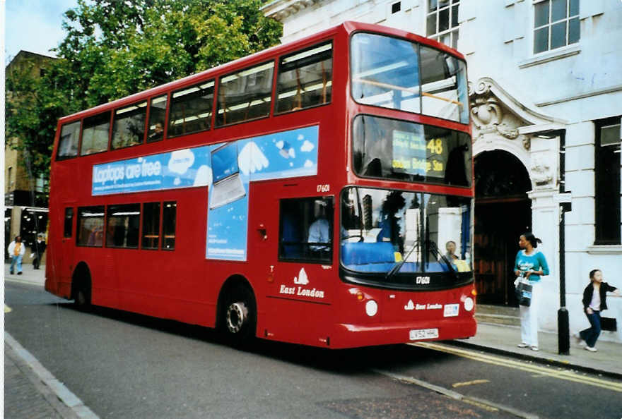 (099'208) - East London, London - Nr. 17'601/LV52 HHL - DAF am 25. September 2007 in London, Hackney