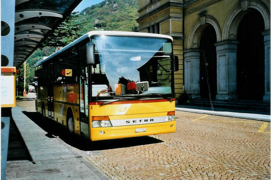 (099'637) - Marchetti, Airolo - Nr. 4/TI 217'891 - Setra am 3. Oktober 2007 beim Bahnhof Bellinzona