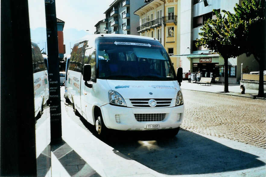 (099'703) - Giosy, S. Antonio - TI 5157 - Irisbus am 3. Oktober 2007 beim Bahnhof Bellinzona