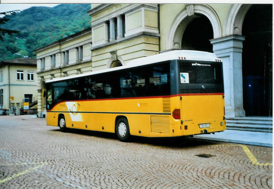 (099'835) - Mutti, San Bernardino - GR 400 - Mercedes am 4. Oktober 2007 beim Bahnhof Bellinzona