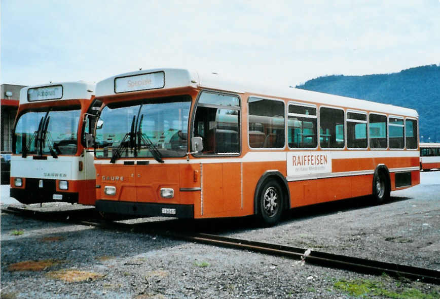 (099'924) - AMSA Chiasso - Nr. 17/TI 145'617 - Saurer/Hess am 4. Oktober 2007 in Balerna, Garage