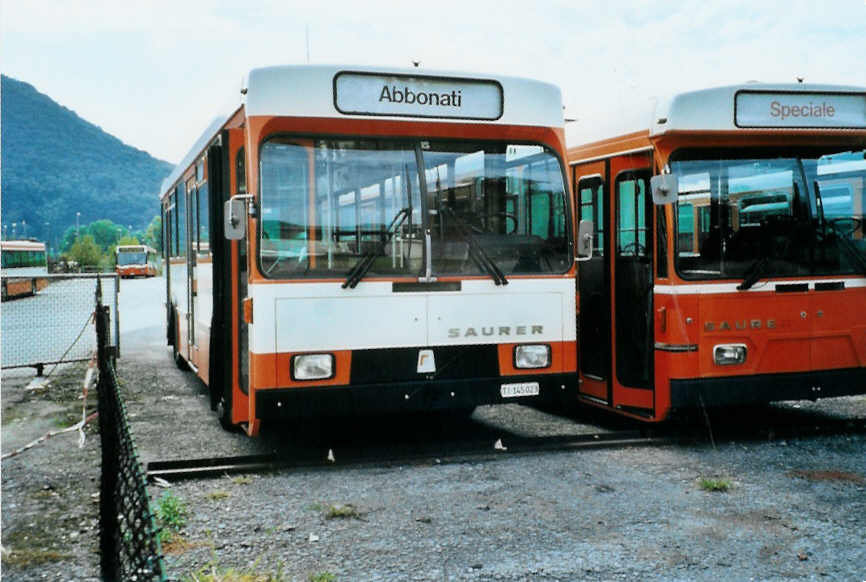 (099'925) - AMSA Chiasso - Nr. 13/TI 145'023 - Saurer/R&J am 4. Oktober 2007 in Balerna, Garage