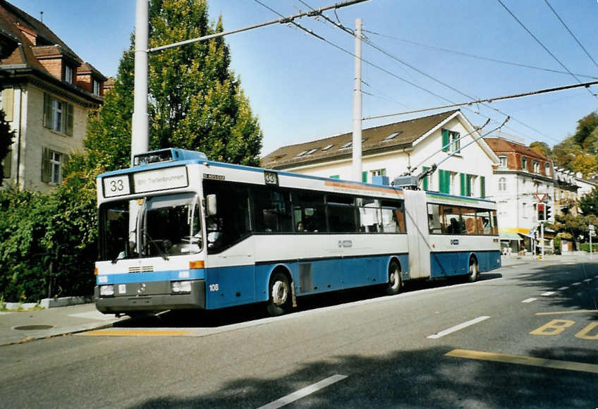 (100'126) - VBZ Zrich - Nr. 108 - Mercedes Gelenktrolleybus am 5. Oktober 2007 in Zrich, Klusplatz