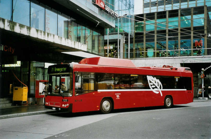 (100'509) - Bernmobil, Bern - Nr. 121/BE 624'121 - Volvo am 24. Oktober 2007 beim Bahnhof Bern