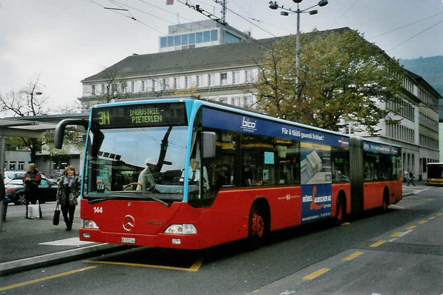 (100'628) - VB Biel - Nr. 144/BE 572'144 - Mercedes am 27. Oktober 2007 beim Bahnhof Biel