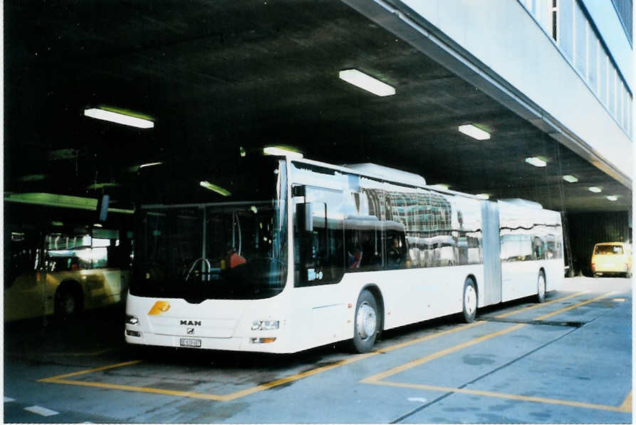 (101'702) - PostAuto Bern - Nr. 653/BE 639'487 - MAN am 8. Dezember 2007 im Bern, Postautostation 