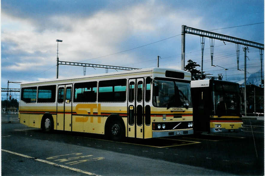 (101'906) - STI Thun - Nr. 6/BE 26'667 - Volvo/FHS (ex TSG Blumenstein Nr. 6) am 15. Dezember 2007 beim Bahnhof Thun (prov. Haltestelle)