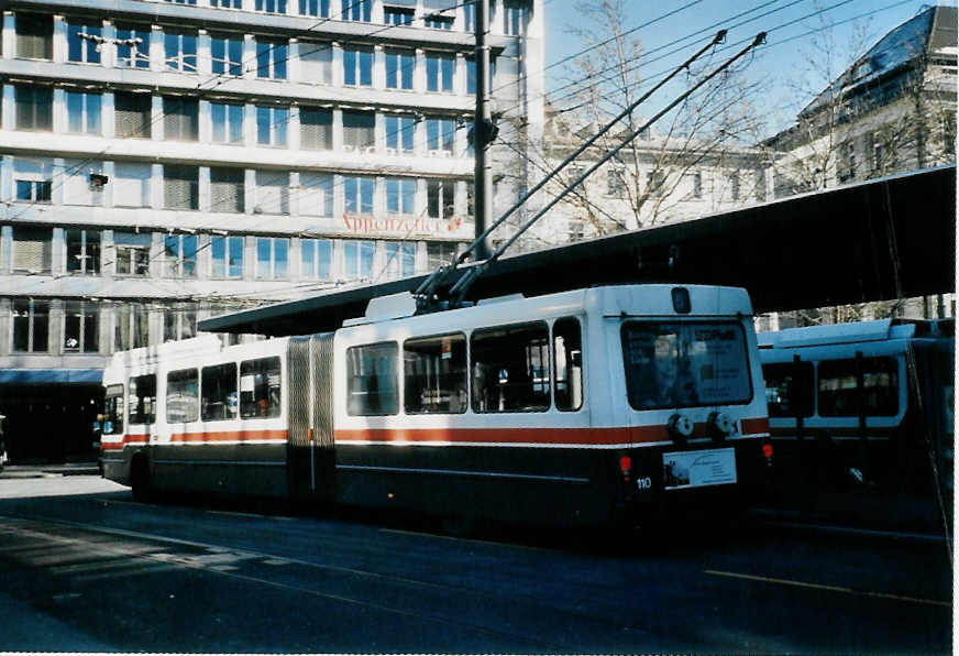 (102'610) - VBSG St. Gallen - Nr. 110 - Saurer/Hess Gelenktrolleybus am 29. Dezember 2007 beim Bahnhof St. Gallen