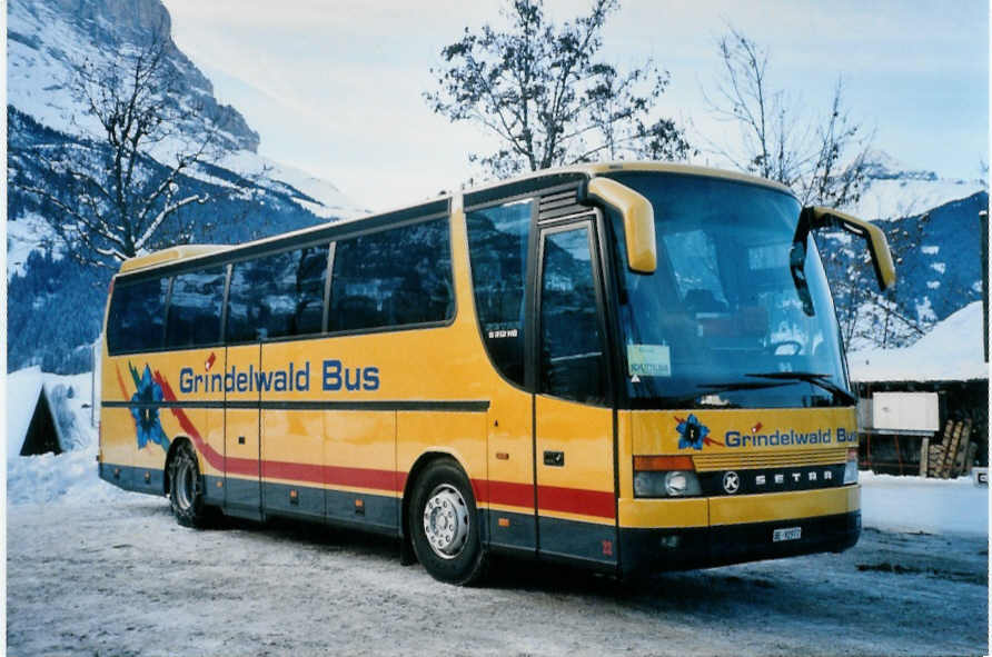 (102'805) - AVG Grindelwald - Nr. 22/BE 92'977 - Setra (ex Porsche, D-Biederitz) am 2. Januar 2008 beim Bahnhof Grindelwald