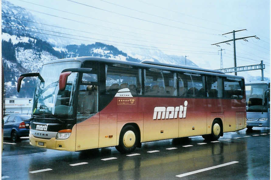 (103'016) - Marti, Kallnach - Nr. 15/BE 572'215 - Setra am 6. Januar 2008 beim Bahnhof Frutigen