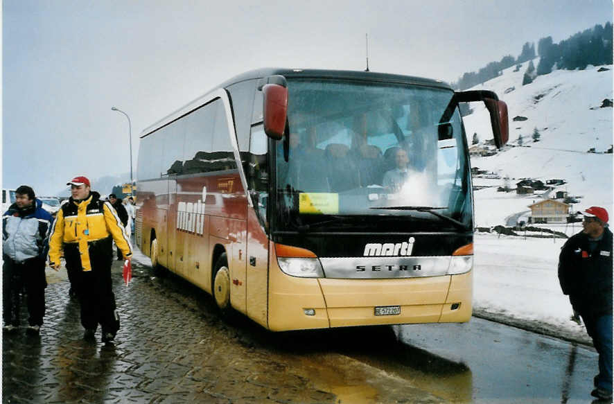 (103'034) - Marti, Kallnach - Nr. 7/BE 572'207 - Setra am 6. Januar 2008 in Adelboden, Kreuzgasse